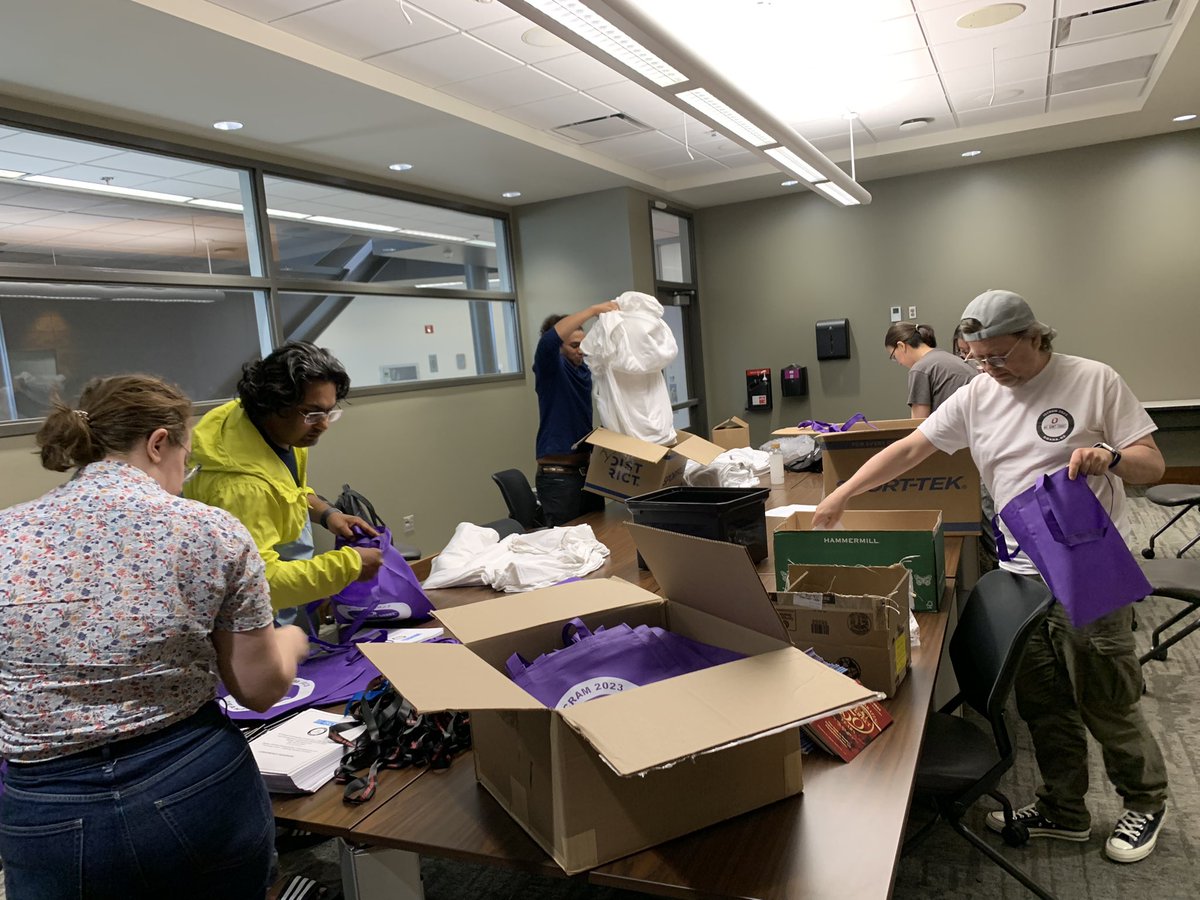 #iscram2023 warming-up: preparing conference kits at UNO