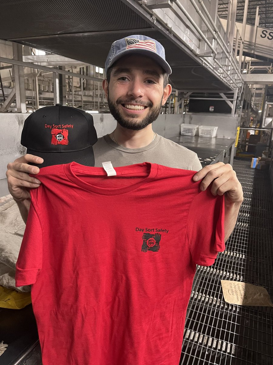 Aurora Noonday has been doing good things!! Safest employees and Supervisors. Alondra PD supervisor, Damon Unload supervisor and Lance Debag. Not pictured Mike B. On vacation! <a href="/Nichole65136072/">Nichole Brown</a> <a href="/DwayneRhodes9/">Dwayne Rhodes Jr</a> <a href="/bradtke_/">Brook Radtke</a> <a href="/AuroraNoonday/">Aurora Noonday CHSP</a> We are going to fill thing building with Red!!