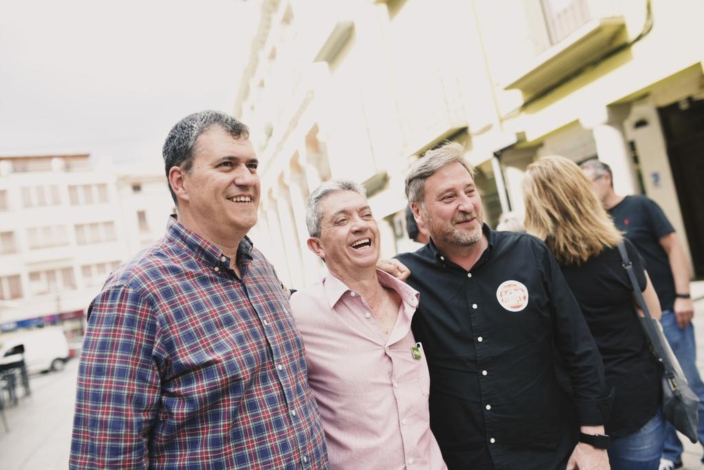 JoaquinPalacin's tweet photo. Tarde intensa con @pepesoro  , en  Barbastro, Monzón y Binéfar, uno de los ejes económicos más importantes de Aragón.
Charrando con candidatos, y explicando el programa de @chunta .
#AragonEnTusManos https://t.co/LWjQkFg5mR