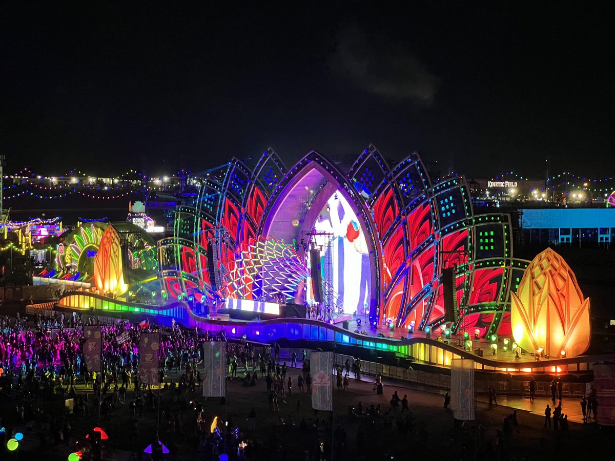 Mike_McDaniel's tweet photo. Our shop just completed this amazing new 330 ft long Cosmic Meadow stage for the 2023 EDC here in #Las Vegas last weekend, drawing over 500,000 people at the 3-day event. The fully lighted nighttime version will delight fans for years to come.
#customfabrication #scenic #events https://t.co/Yg2wJaivMr