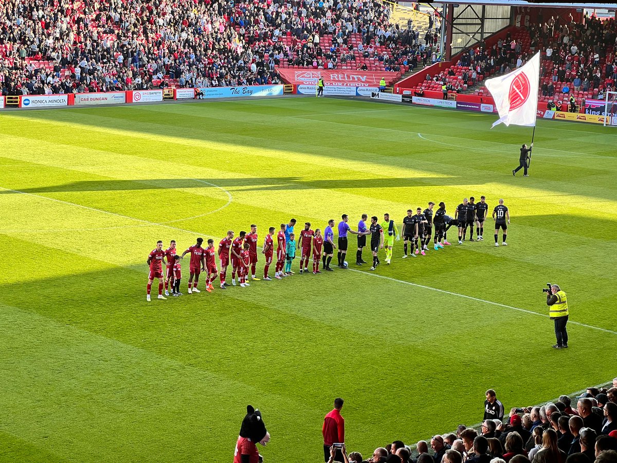 A brilliant night at #Pittodrie entertaining clients from the comfort of our main stand box. It's 3-0 to <a href="/AberdeenFC/">Aberdeen FC</a>, but not over yet!!