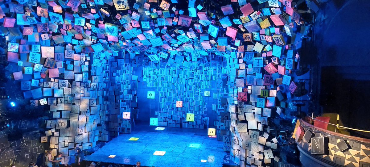 90 children from Leigh-on-Sea, to London, and back home safely. We’ve had the best day! <a href="/MatildaMusical/">Matilda The Musical</a> #sometimesyouhavetobealittlebitnaughty 📚 🎭 🎟️