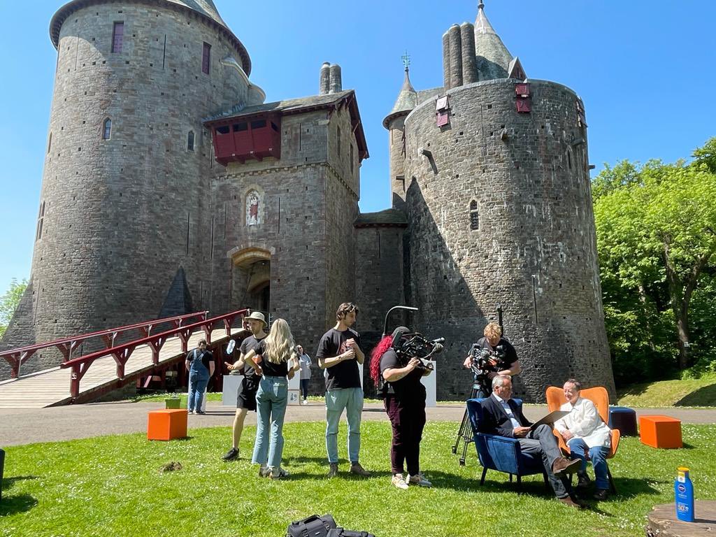 paulm_presenter's tweet image. Last of the valuation days filmed today for @AuctionShowdown at @lovecastellcoch . The sun shone and lots of fab people in a stunning venue. Auction to come.
The series continues on @channel5_tv at 4pm 😎😎
#valuationday #reasonstobegrateful