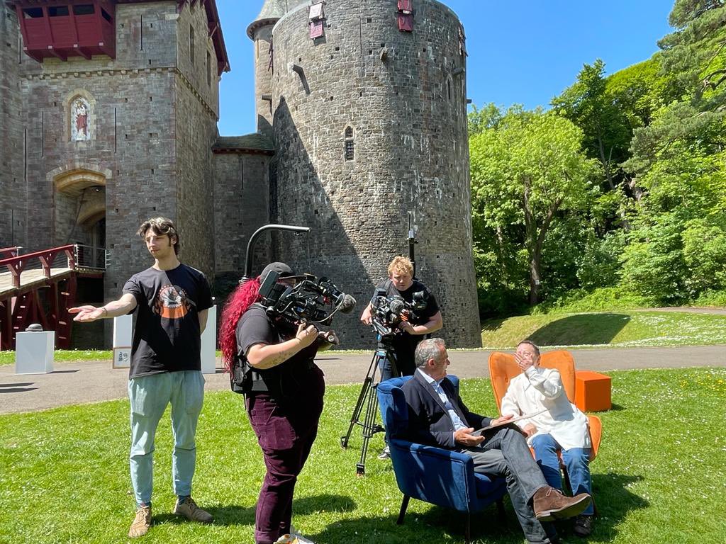 paulm_presenter's tweet image. Last of the valuation days filmed today for @AuctionShowdown at @lovecastellcoch . The sun shone and lots of fab people in a stunning venue. Auction to come.
The series continues on @channel5_tv at 4pm 😎😎
#valuationday #reasonstobegrateful