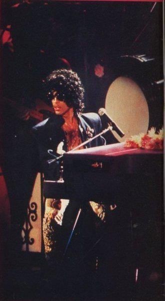 BraunerVictor1's tweet photo. 'This is the kind of love that takes 2
I want U and I'm not ashamed..' ๐
#PRINCE #ElectricIntercourse โฅ๏ธ https://t.co/ID9cKsOApx