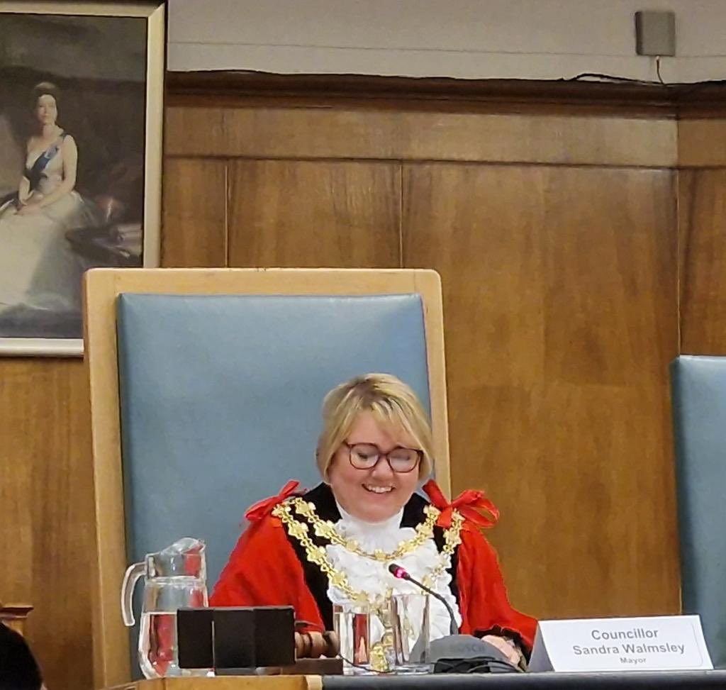 What an amazing year for the outgoing Mayor and glass ceiling smashing @ShaheenaHaroon! You were brilliant. 💪

A huge congratulations to incoming Mayor @Sandra_Walmsley taking the (reigns) chains! It’s going to be epic! 🙌 #CivicPride #Bury  @BuryCouncil