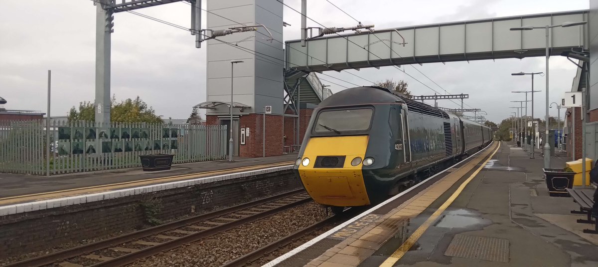 NotYOLOSmh's tweet image. A selection of pics from 2nd November last year

769003 and 150283 at Cardiff Central 
43027 at Patchway
43092 departing Patchway
150252 at Heath High Level

#Class769 #Class150 #Class43