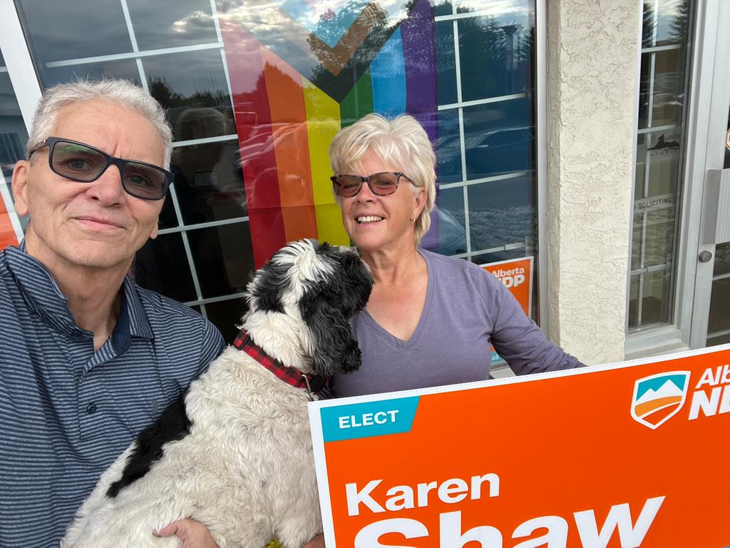 Garney the dog says vote early!

Find your nearest advance polling station here: vote.albertandp.ca
