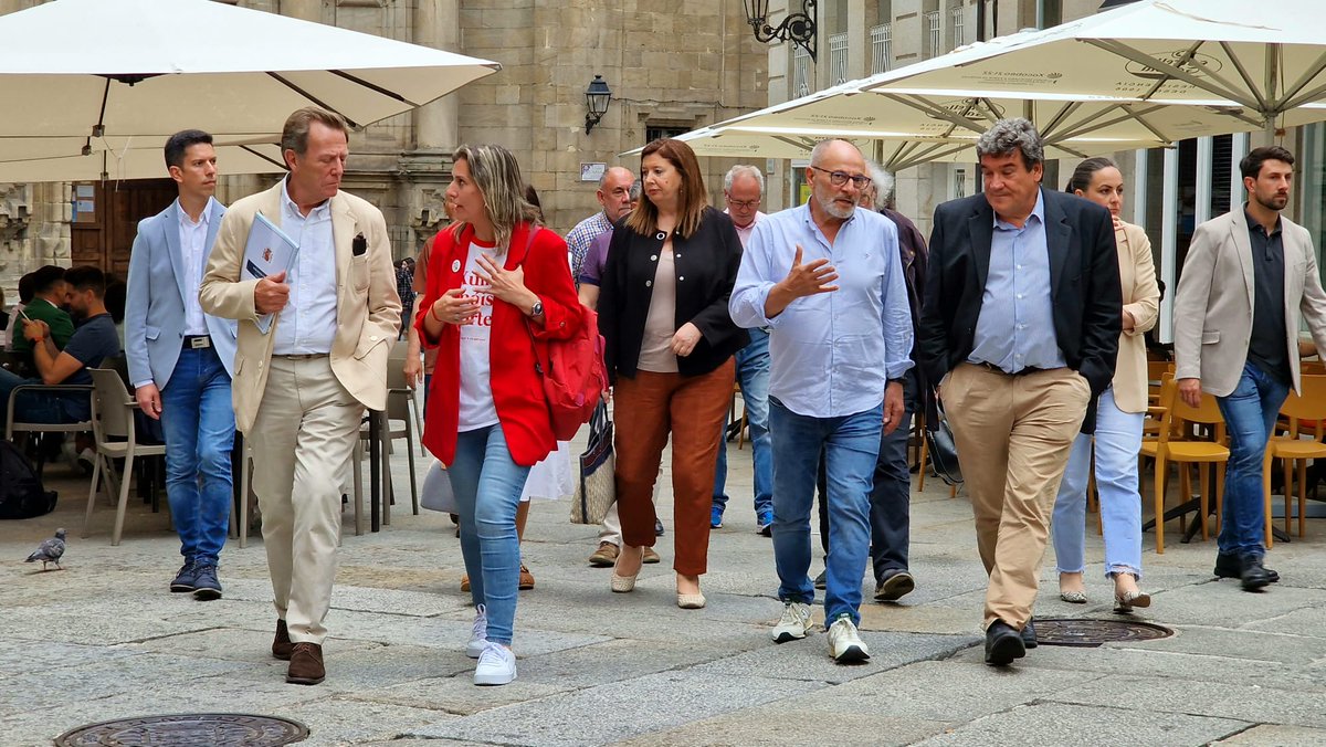 PacoOU2023's tweet photo. Gracias al ministro @joseluisescriva por venir esta tarde a hablar de pensiones e inclusión social a Ourense. 

Son las personas como él las que engrandecen la política. https://t.co/HKSYJ6DGfU