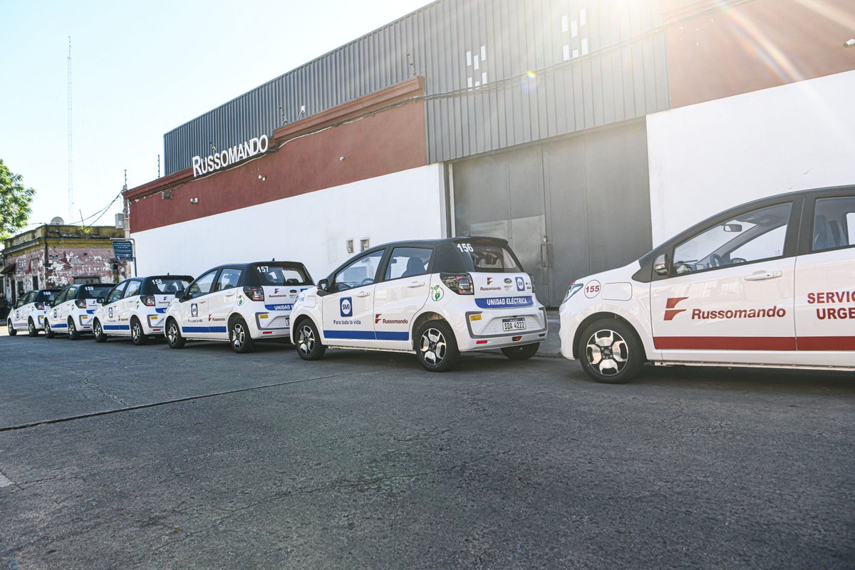 russomando_ok's tweet photo. En #Russomando cuidamos de tu salud y la de nuestro planeta con nuestras nuevas unidades eléctricas. 🚑🔌🌎💚
#CeroEmisiones https://t.co/J8x9j6IGGY
