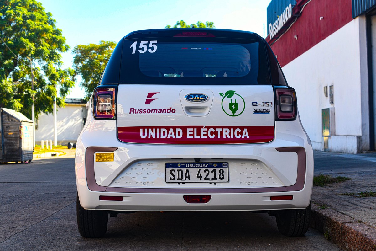 russomando_ok's tweet photo. En #Russomando cuidamos de tu salud y la de nuestro planeta con nuestras nuevas unidades eléctricas. 🚑🔌🌎💚
#CeroEmisiones https://t.co/J8x9j6IGGY