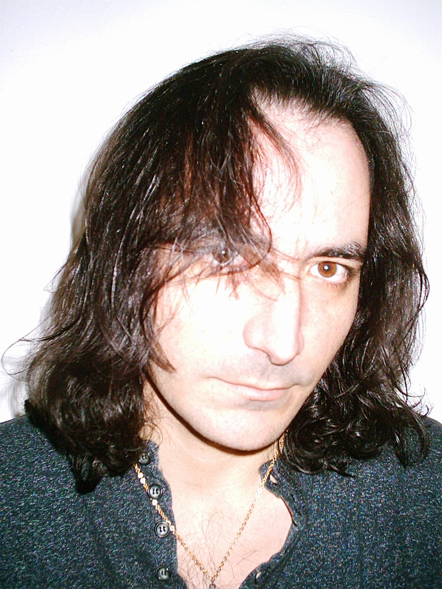 marcoesu's tweet photo. Around to compare the short hair style and shaved or not shaved beard... just two pics to compare. Like yesterday and today too... at the time. I'm always myself. https://t.co/B1dDbg6FmE