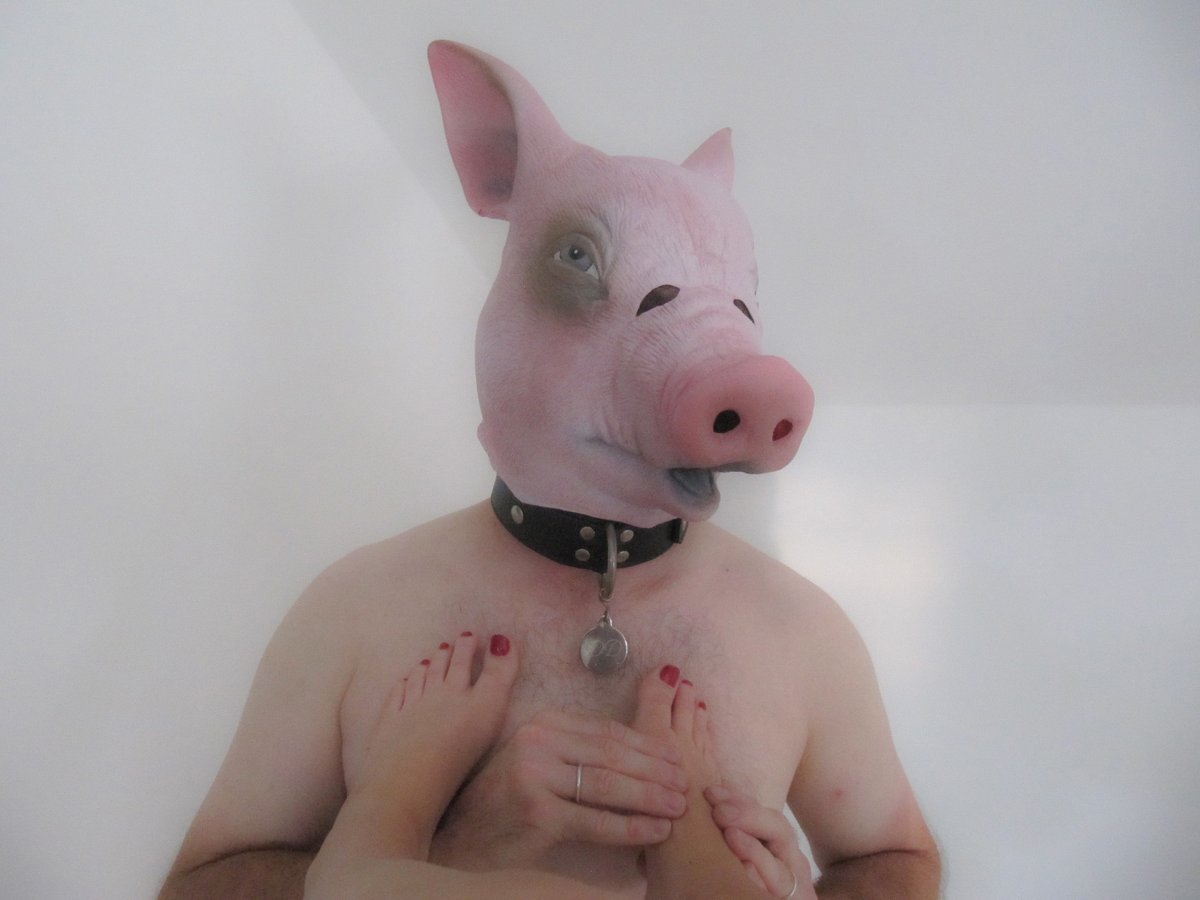 #DonnaDiva #DivaBizarre #Rollenspiele #Paypig #Fußfetisch #nackteFüße #CashandGo #TeaseandDenial #Webcamshows #Telefonerziehungen
STUDIOTERMIN: 30.05.2023, alter bizarrer Bahnhof, Duisburg
Donna Diva,Tel.: 0172-2788186