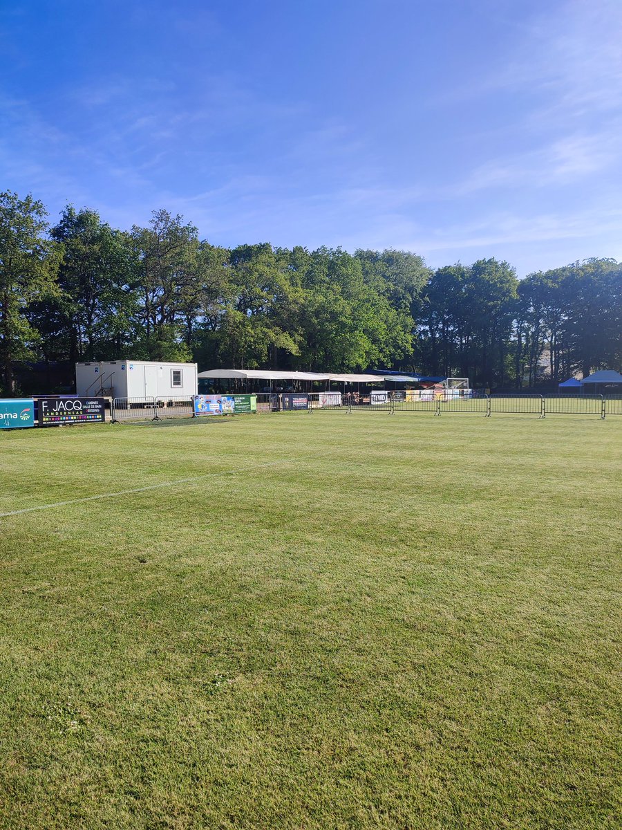 TIFootDirinon's tweet photo. A J-3,le stade Olivier Kerdraon est en train de revêtir sa plus belle des configurations,c'est à dire celle du Tournoi International.
Vivement Samedi.😀 https://t.co/V84WyPdlbU