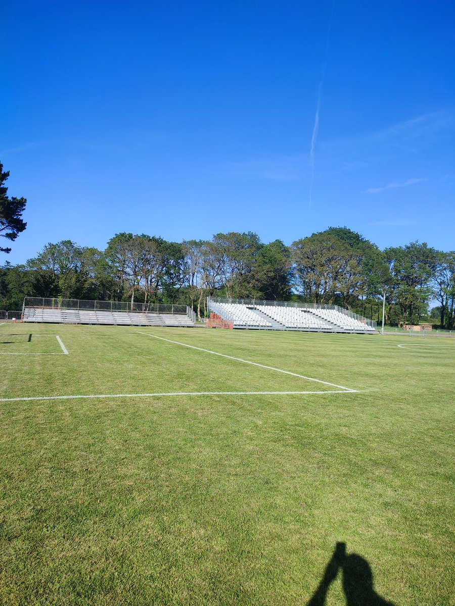 TIFootDirinon's tweet photo. A J-3,le stade Olivier Kerdraon est en train de revêtir sa plus belle des configurations,c'est à dire celle du Tournoi International.
Vivement Samedi.😀 https://t.co/V84WyPdlbU