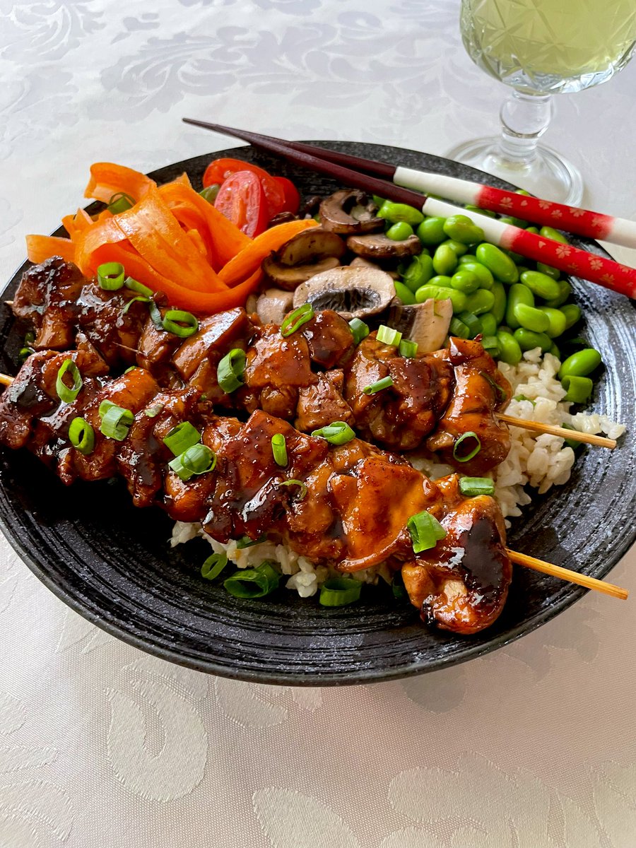 🌞Yakitori Chicken Brown Rice Bowl🌞

Japanese Chicken Skewers. 
(Homemade Yakitori sauce)