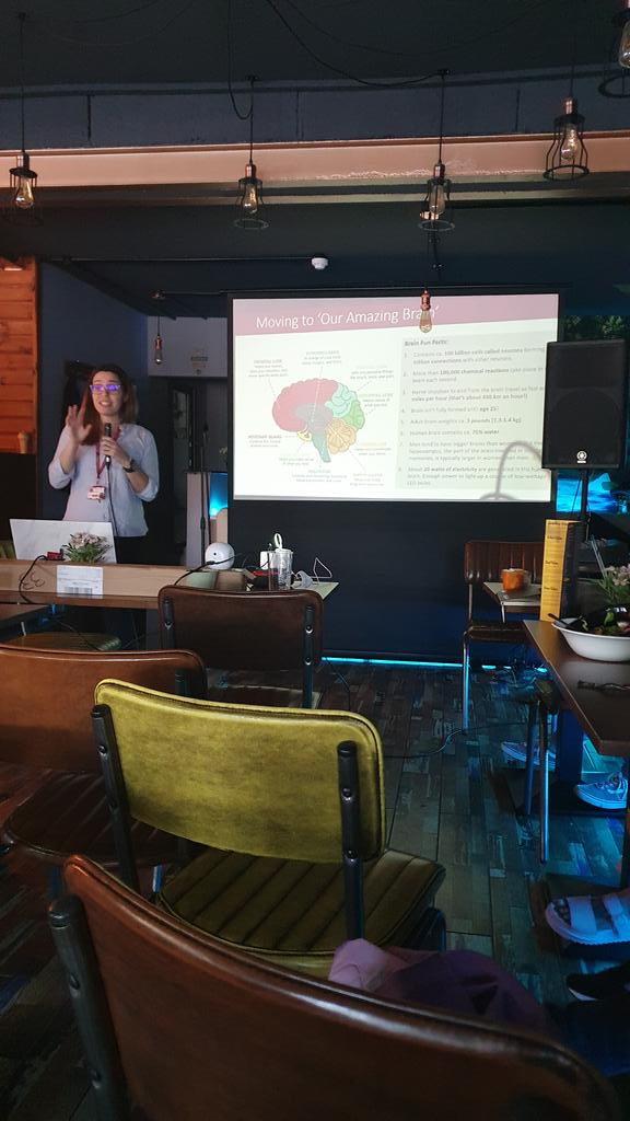 Two amazing talks this evening at #pint23 by @GeneFiddler and Cátia Neto!

So great to hear about cutting edge neuroscience in the public space 🧠

@pintofscience #neuroscience #omics #organoids #PintOfScience