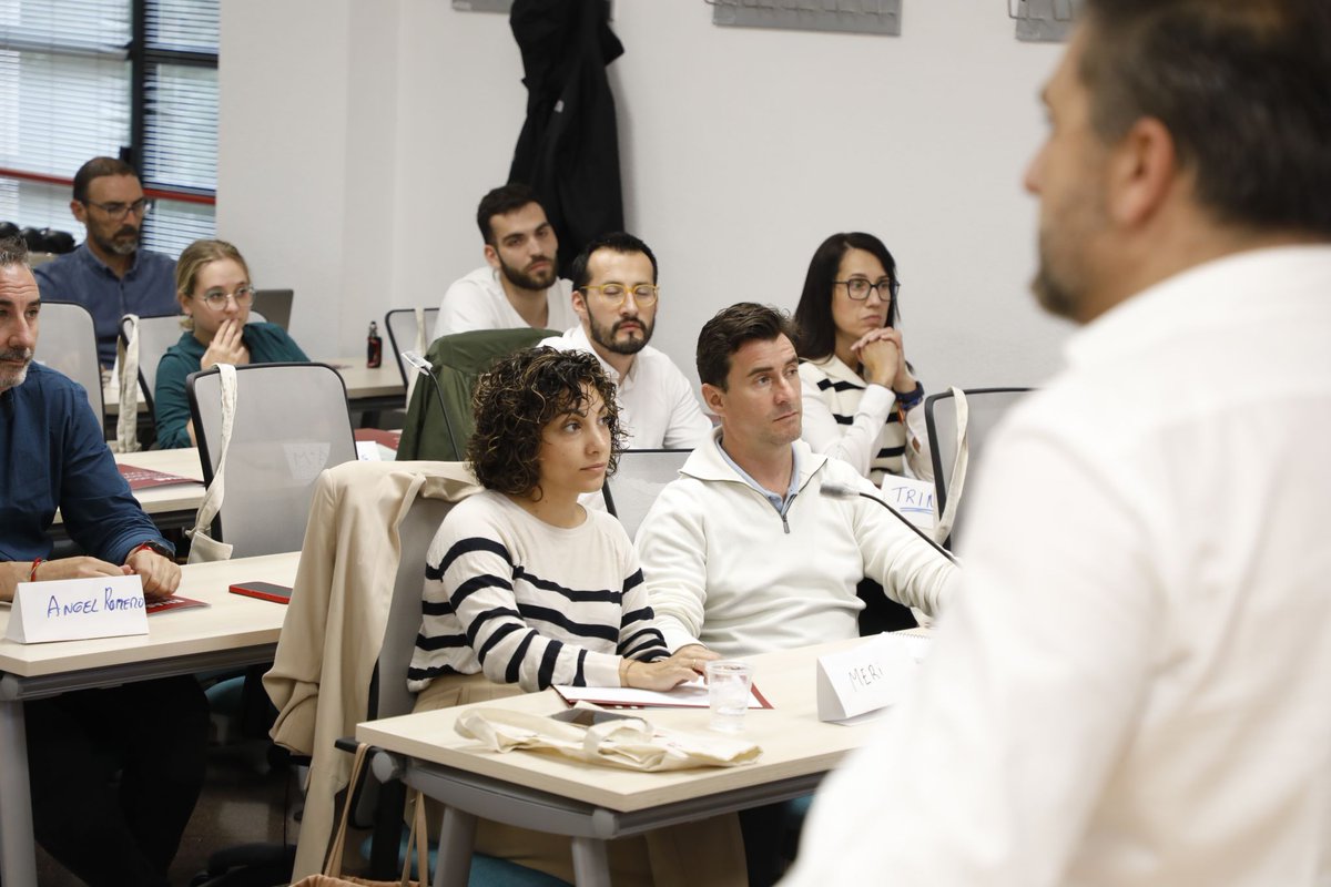 TranviasyTrenes's tweet photo. Y #GeneracionDigital ya es una realidad en Murcia gracias a @ENAEbusiness. Inicia el primer grupo cargado de ilusión. Por delante, vendrán varias convocatorias más. Si eres directivo de PYME en  Región de Murcia: Inscribete ya! Es un proyecto #NextGenerationEU impulsado por @eoi. https://t.co/EGhH1rmVId