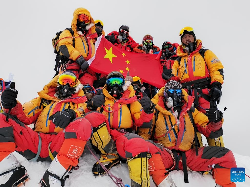 CGChenLiNY's tweet image. Congratulations on the #Chinese expedition team who made their way to the summit of Mt. #Qomolangma, the world&apos;s highest peak!