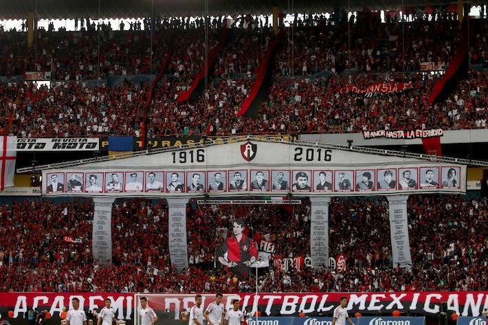 Ikki_del_Fenix's tweet photo. @Balvanedaaa @SoyAntiAtlas Su problema, pinches locos doble discurso, es que creen que todo "les copiamos". Es como si nosotros nos la pasáramos mamando con que la gente de Chivas fue la PRIMERA en el país que sacó un Telón 3D y que como meses después ustedes sacaron el suyo, "tomaron nuestra idea". https://t.co/DxoK3a2aXS