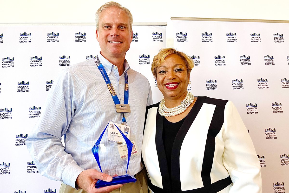 Congratulations to HCS Executive Director of Transportation Cliff Shearouse, who received the Henry Heroes Award presented by @HenryCounty Commission Chair Carlotta Harrell at today's State of the County Address! #YouBelongInHenry #HenryProud