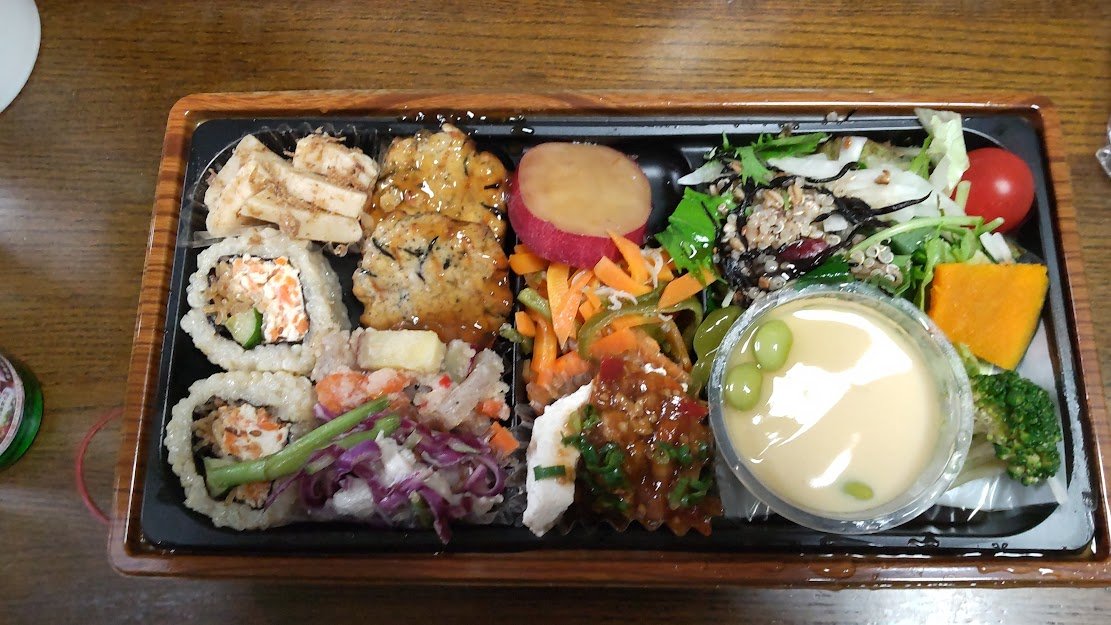 taku_oikawa's tweet photo. 2022年8月21日日曜日19:15📷お出かけ妻のお土産 #駅弁🍱#おうちごはん🍚黒毛和牛のカツレツ重🐂野菜づくしの和さらだ弁当🥗海苔たっぷり味噌汁頂きました🙏https://t.co/pJvVTAtU5D #CAAE
昨年同日🇪🇸#白身魚の南蛮漬け🐟#家飲み🥂#アンフォルム🍷この白身 #鮫 だった🦆です🐡#魚食 #水産応援 #畜産応援 https://t.co/L8ThOsMs7l