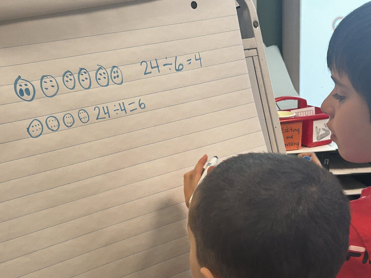 MeghanJoudrey's tweet image. #verticalspaces for the win!! Students in 3J @BerwickSchool are exploring division through #problemsolving and applying their math understanding! @AVRCE_NS Number Sense is fun!