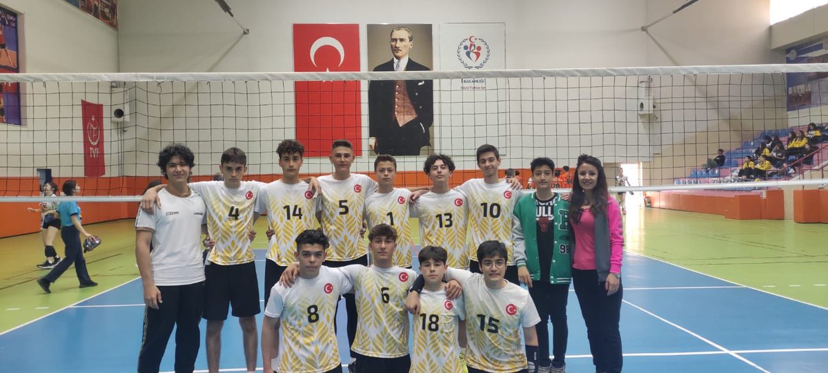 ErsinSehit's tweet photo. Okulumuz Genç Erkekler voleybol takımı Ankara il 1. Si olmuştur. https://t.co/ALS7sB54ns