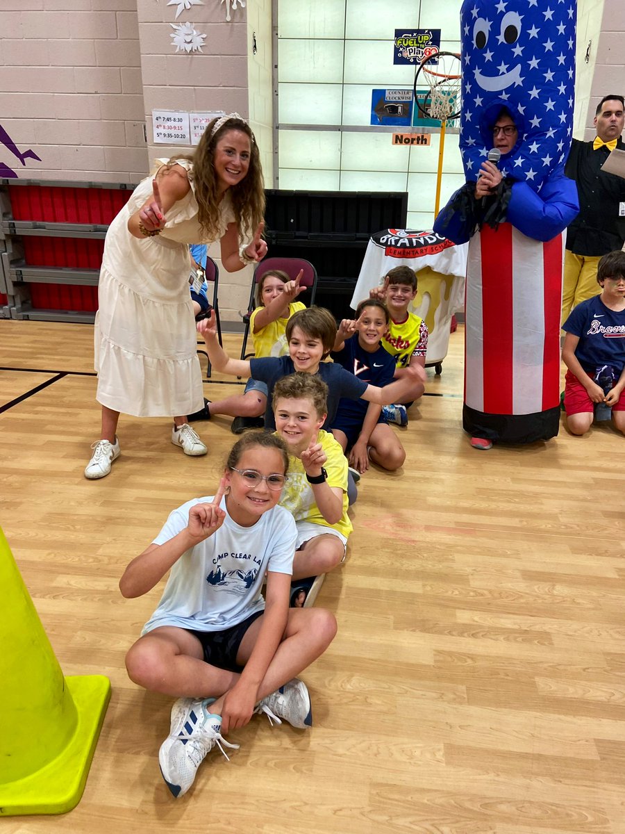 MsNesmith94's tweet photo. Last hive rally for our fifth graders was a success! 🐝 n#IBLearners #HiveRally #BrandonBees @jbland100 @MsSmall2016 https://t.co/2PzfQYbctu