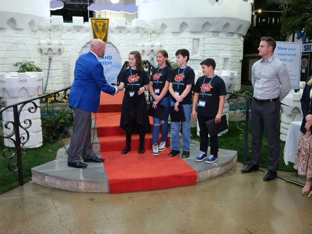 invent2educate's tweet photo. It was so great to have our students’ laughter and #creativity filling up our environment again for the Regional #InventionConfest!
➡️Interested in implementing a cloud-based inventing #curriculum? Sign up for a FREE pilot via our bio link⬅️
#edchat #industrybasedlearning https://t.co/bTyKb0B2Au