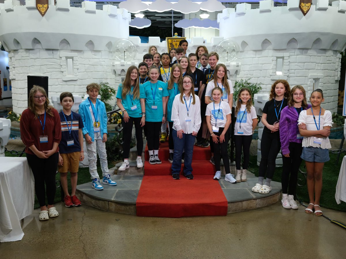 invent2educate's tweet photo. It was so great to have our students’ laughter and #creativity filling up our environment again for the Regional #InventionConfest!
➡️Interested in implementing a cloud-based inventing #curriculum? Sign up for a FREE pilot via our bio link⬅️
#edchat #industrybasedlearning https://t.co/bTyKb0B2Au
