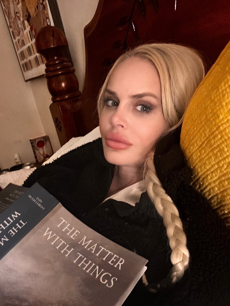 _Honey_Scott_'s tweet photo. In bed on a deep dive https://t.co/nbBCwh4OoR
