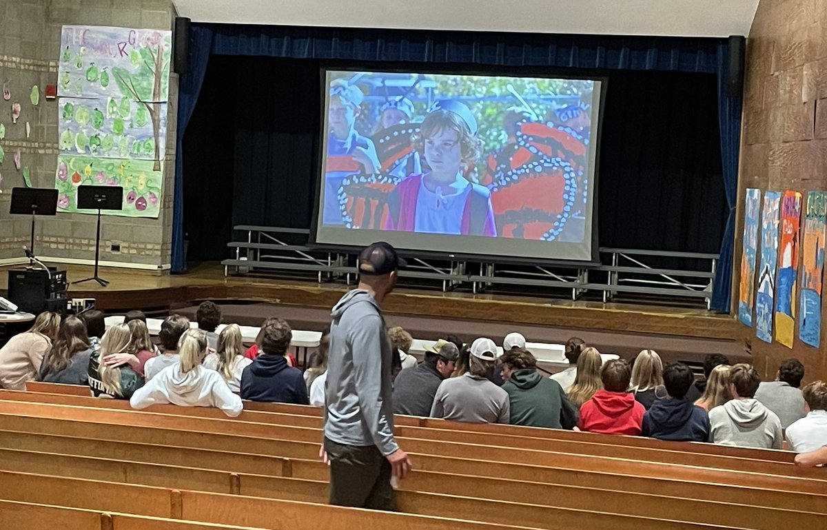 New Trier seniors return to Crow Island to walk the halls and view their 4th grade video. <a href="/CrowIslandD36/">Crow Island Elementary School</a> <a href="/winnetka36/">Winnetka 36</a>