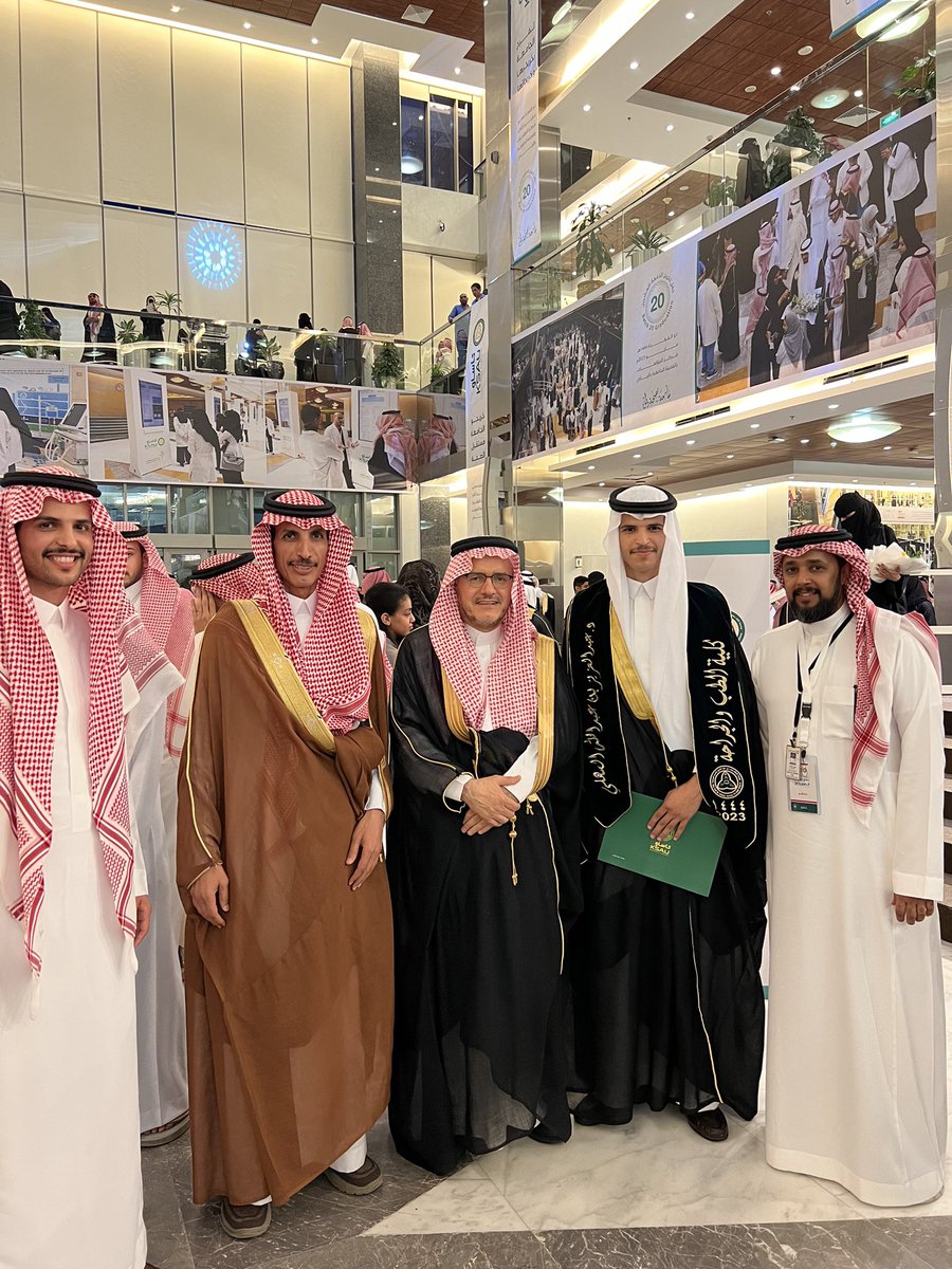 A_A_S_018's tweet photo. اللهم لك الحمد والشكر.

فرحة تغمر القلب. 
اللهم بارك لنا بنجاحنا، واجعل العلم لنا منفعةً في ديننا ودنيانا يارب العالمين.

اللهم وفقنا لخدمة ديننا ومليكنا ووطنا الغالي❤️

#كاساو #kasu 
#حفل_تخريج_الدفعة_20 https://t.co/T8nJpdb2x5