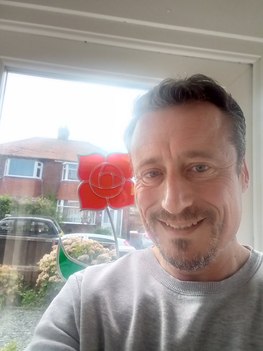 4 weeks intermittent fasting , today left, a month ago right