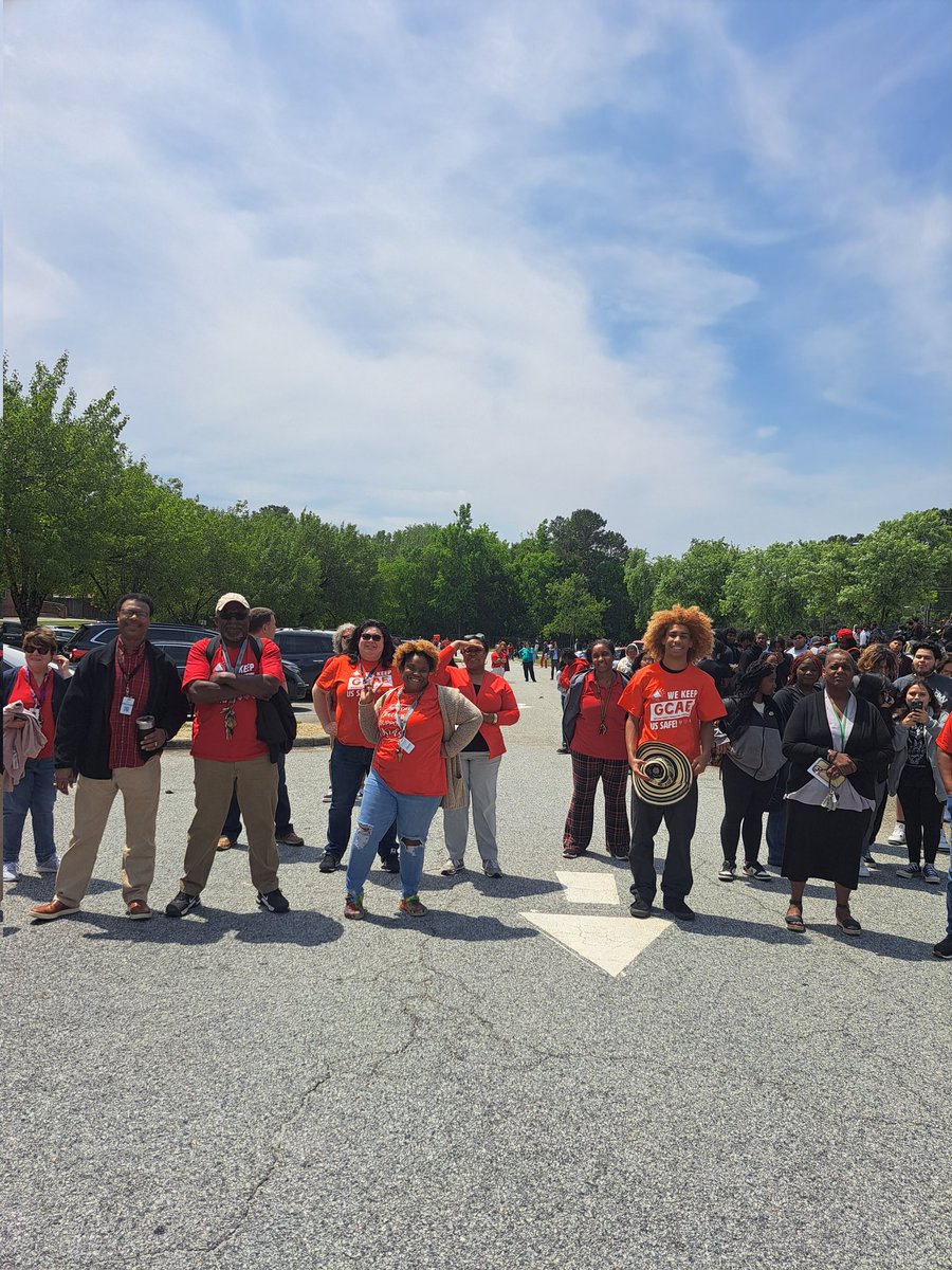 cbredfearn27's tweet photo. Our Ss walked out today to support Public Education and Teachers. #RedforEd #BenLSmith @BenLSmith3 https://t.co/Upr713TN7L