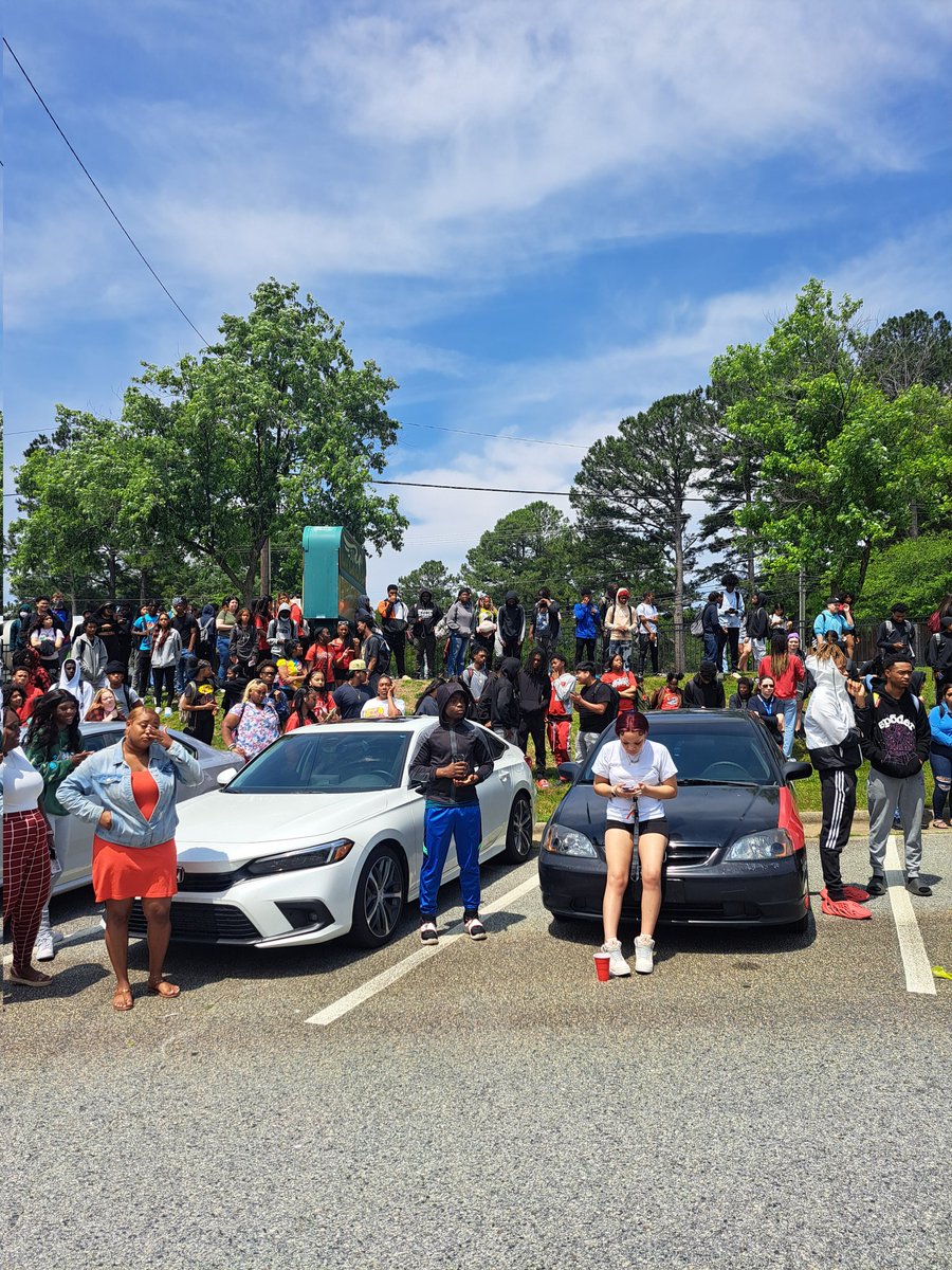 cbredfearn27's tweet photo. Our Ss walked out today to support Public Education and Teachers. #RedforEd #BenLSmith @BenLSmith3 https://t.co/Upr713TN7L