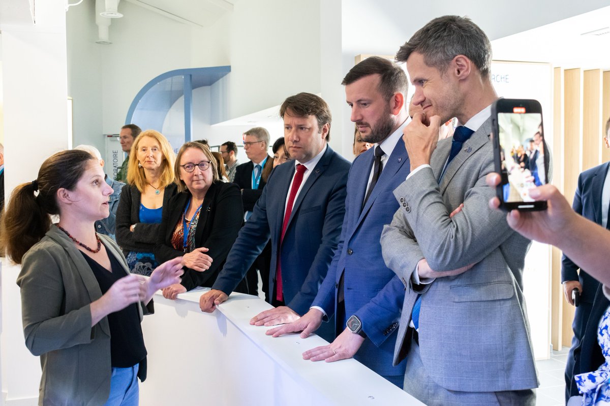 Oceanopolis_'s tweet photo. L’inauguration officielle d’#Oceanolab s’est tenue ce mercredi 24 mai à #Brest, en la présence exceptionnelle de : @VSinkevicius, @FCuillandre, @PascalOlivard, @LoigCG, @YvesDuBuit, @EricBanel, @Pierre_Ka
#EMD2023 #oceanopolis #ccsti #ubo #iuem #brestlife #finistere #bretagne https://t.co/PgDcmFdzAh