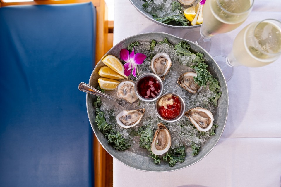 IdentityMediaPR's tweet image. Satisfy your seafood cravings by dining at @billysstonecrabhollywood 🦪
