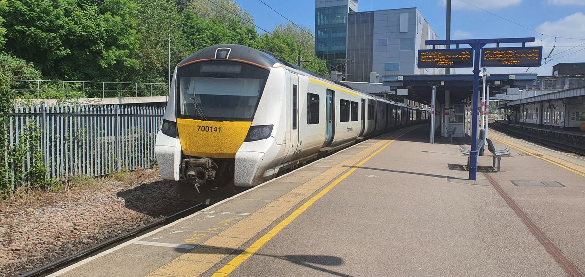 thameslinker's tweet photo. I'm going to start visiting stations again! Had a lot on for the last few months so haven't had the time. I was in Luton today so I'll be posting the two stations I visited while I was there, and I'll be visiting the final MML stations by the end of this week 1/2 https://t.co/S13PI4RRAc