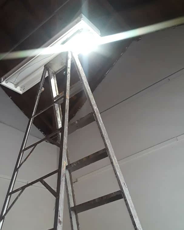 fundabitguaric2's tweet photo. #Hoy Desde el Cbit licenciado Francisco Aranda se restableció la conexión eléctrica y reparación de iluminarias para la operatividad del espacio. @NicolasMaduro @_LaAvanzadora @Fundabit_

 #BastaDeArroganciaImperial https://t.co/YhhWGbrHOf