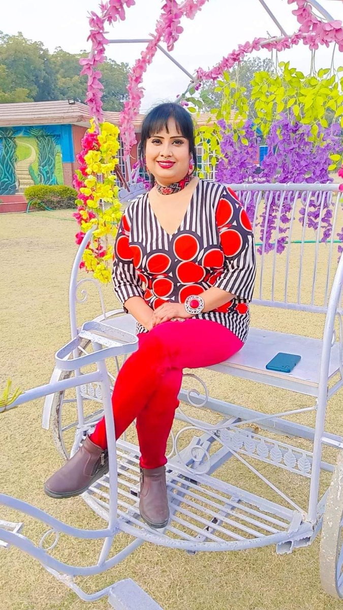 Prabhatx777's tweet photo. आप लोग को बताते हुये शर्म आ राहा है की
ये भोजपुरी गायिका देवी है
भोजपुरी लोकगायिका देवी को बाबा बागेश्वर और हिंदू से क्या दिक्कत है
#bageshwardhamsarkar #devisinger #singerdevi #bhojpuri #bihar #patna #tbp #tbpnews #thebiharproject
#Bhojpuri #Devisinger
#devisinger #mungerlive https://t.co/aGmErwyt8j