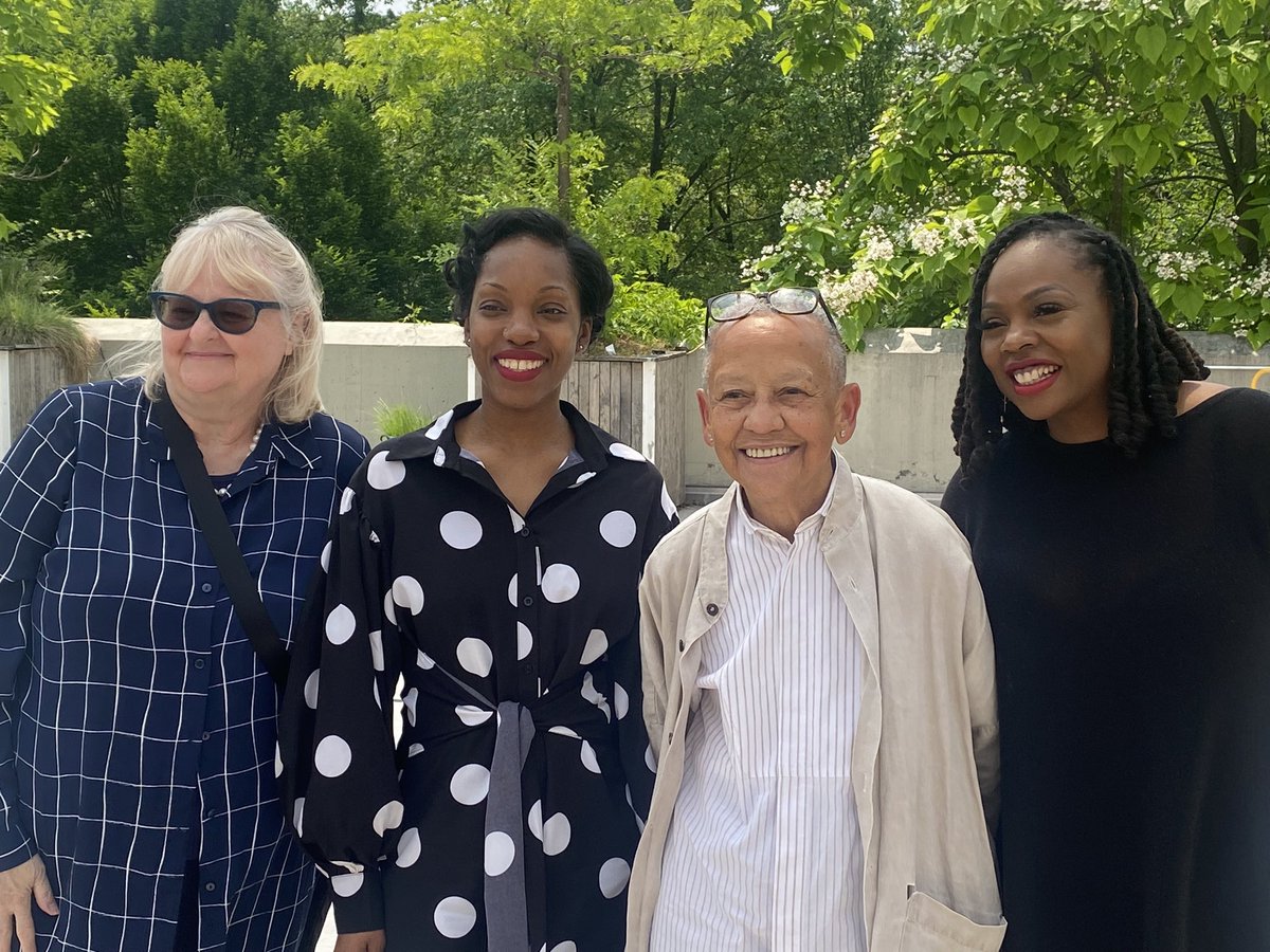 fgpabk's tweet photo. #fortgreeneprep joins #iamseenind13 Supt. Dunn for the @NikkiGiovanniii keynote for the Diversity Master Class. Thank you for sharing your wisdom! @CEC13Brooklyn #beyonddiversity #fgpabk https://t.co/3zD01q18iQ