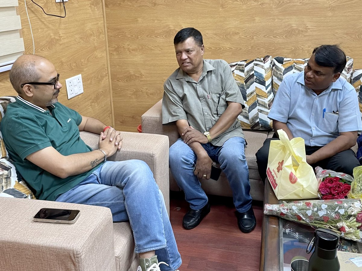 dilipkpandeyofc's tweet photo. आज तिमारपुर विधानसभा ऑफिस में क्षेत्रीय लोगों और कार्यकर्ता साथियों के साथ मुलाकात की।

आप सबके प्यार और आशीर्वाद से ही हमें सेवा करने की प्रेरणा मिलती है, इसे हमेशा बनाए रखिये।🙏 https://t.co/9NprnqgVX6