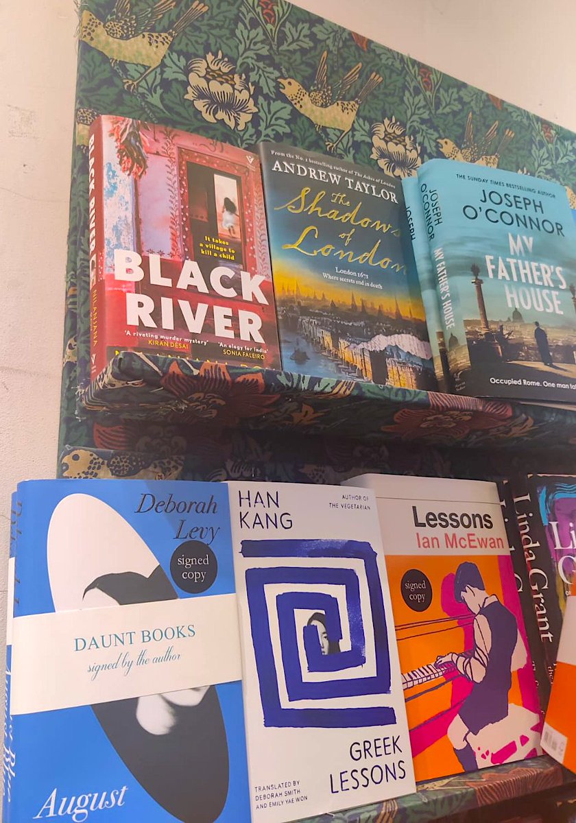 Nilanjana Roy 📚🦊 (@nilanjanaroy) on Twitter photo 🪶🖤Black River, spotted at the fabulous <a href="/Dauntbooks/">Daunt Books</a> in exalted company.
It feels wondrous strange that this literary thriller of mine is off on its UK travels — thank you, <a href="/DGALitAgents/">DGA</a> and <a href="/PushkinVertigo/">Pushkin Vertigo</a>!
Available at bookshops, or order here:
pushkinpress.com/books/black-ri… 🪶🖤Black River, spotted at the fabulous <a href="/Dauntbooks/">Daunt Books</a> in exalted company.
It feels wondrous strange that this literary thriller of mine is off on its UK travels — thank you, <a href="/DGALitAgents/">DGA</a> and <a href="/PushkinVertigo/">Pushkin Vertigo</a>!
Available at bookshops, or order here:
pushkinpress.com/books/black-ri…