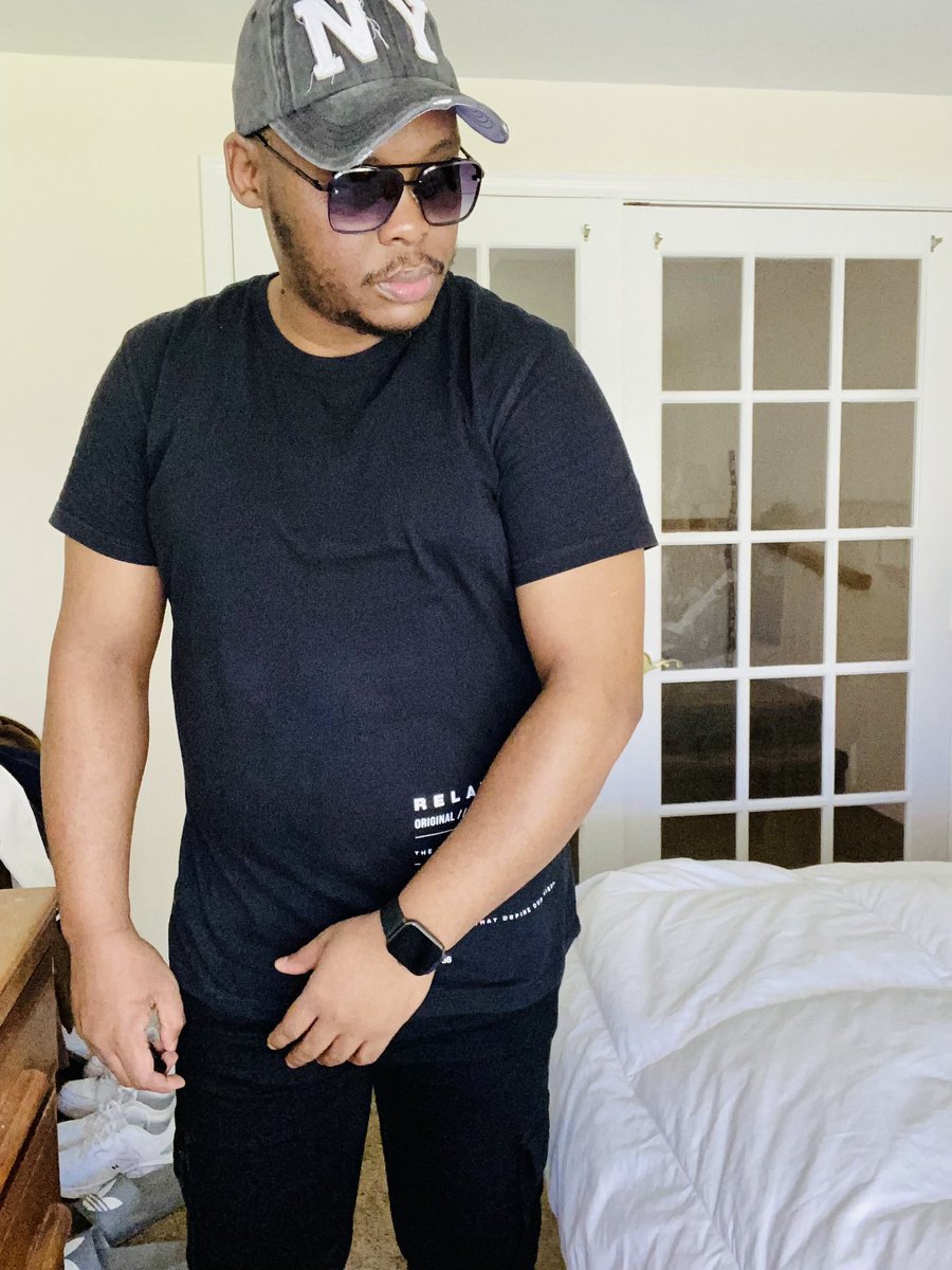 Plomatic_101's tweet image. Happy birthday to you bafoe2 .. let’s thank God for the gift of life, wisdom and guidance.. ke leng o lekao bula menyako e tswetsweng joh 🤷🏾‍♂️.. Nou ka pace ya gago ntho di betha belle Wena lenyora hela from Kasi to the World 🥂.. ke proud ka Wena nfanaak 🤞🏾.. #SelfNote