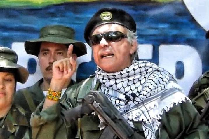 JotaPeHernandez's tweet photo. 🔴Una payasada! Este tipo (Santrich) traicionó el pacto de la habana, volvió a las armas como el delincuente y terrorista que siempre fue y que durante años le hizo mucho daño al país. Hoy está en el lugar que él buscó estar y que por derecho le corresponde! #DisqueEntrampamiento https://t.co/h2XmwGgbF3