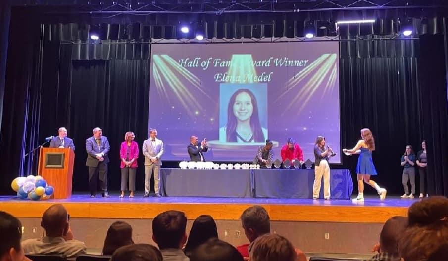 ElenaMedel15's tweet photo. Had my basketball end of season party, school awards night, 8th grade dance and back with my travel softball team. Awarded: maintaining a straight A’s for all three years, athletic achievement medal and my school’s Hall of Fame! Now it’s time for Summer softball. @LHSoftball https://t.co/NreekKmKRa