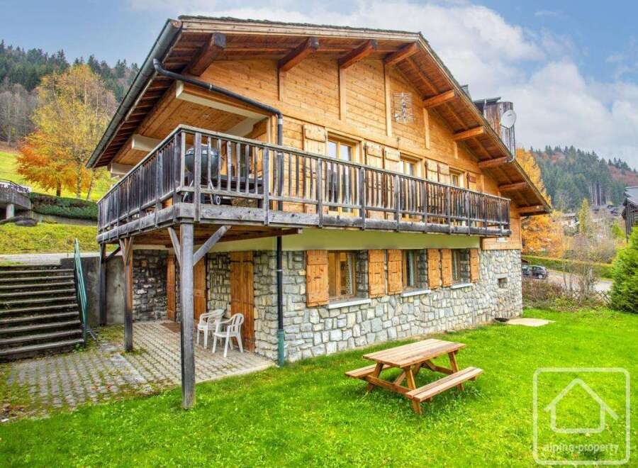 Morzine, France
995,000 EUR
5 bed
✔ Enviable location
✔ Nice garden
✔ Excellent rental opportunity
snowonly.com/france/morzine…

#snowonly #skiproperty #mountainretreat #skihome #skiresidence #vacationhome #skiinglife #mountainliving #snowlife