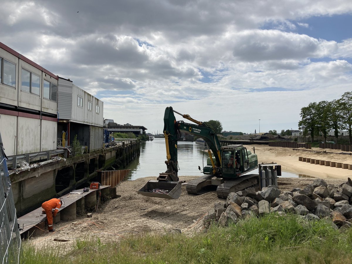 Arnoud Molenaar (@arnoudmolenaar) on Twitter photo Vanmiddag de lancering van het boek Nieuw Rotterdams Peil bijgewoond. Een mooi eerbetoon aan #FlorianBoer founder <a href="/de_urbanisten/">DE URBANISTEN</a> die zoveel heeft betekend voor <a href="/rotterdam/">Gemeente Rotterdam</a> en de verbinding met het #water. Buiten volop actie aan een van zijn projecten: getijdepark Keilehaven… Vanmiddag de lancering van het boek Nieuw Rotterdams Peil bijgewoond. Een mooi eerbetoon aan #FlorianBoer founder <a href="/de_urbanisten/">DE URBANISTEN</a> die zoveel heeft betekend voor <a href="/rotterdam/">Gemeente Rotterdam</a> en de verbinding met het #water. Buiten volop actie aan een van zijn projecten: getijdepark Keilehaven…
